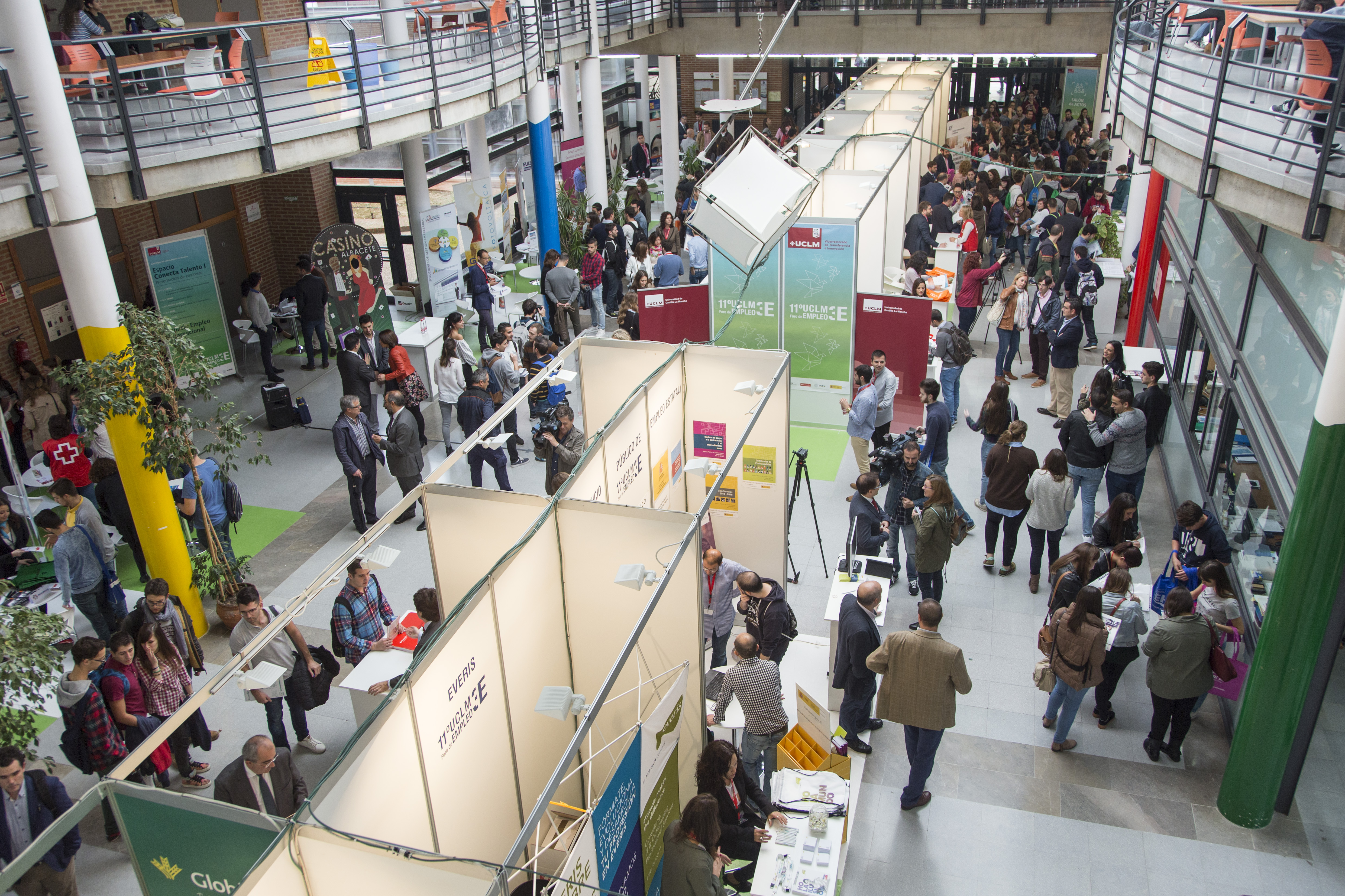 UCLM3E_stands