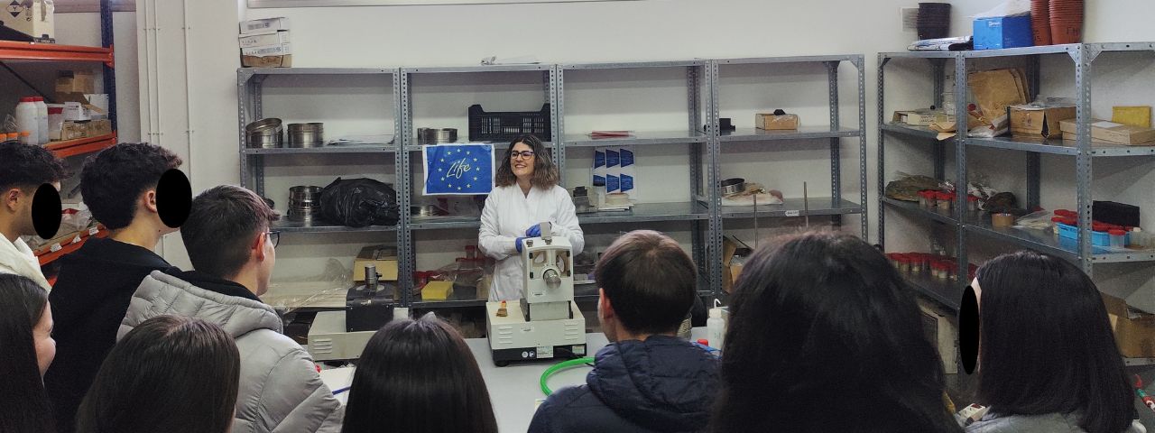 Estudiantes del IES Picasso visitan el IGeA-UCLM en una jornada sobre minería sostenible y el proyecto LIFE HERMES