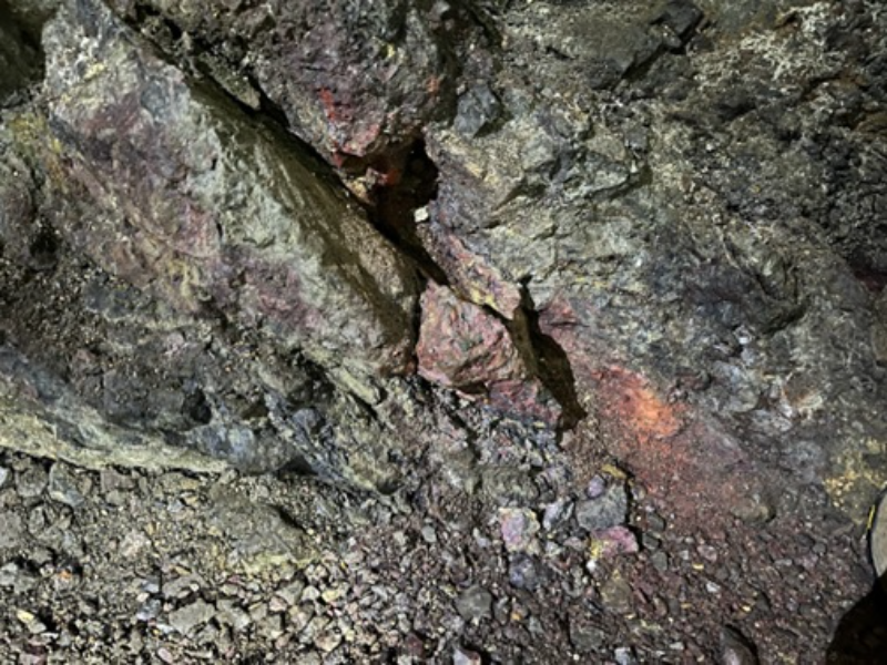 Toma de Muestras de Minerales Secundarios en el Parque Minero de Almadén