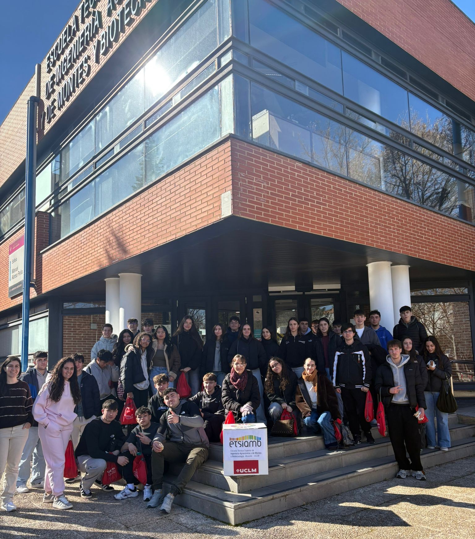 200 estudiantes de Secundaria visitan la ETSIAMB