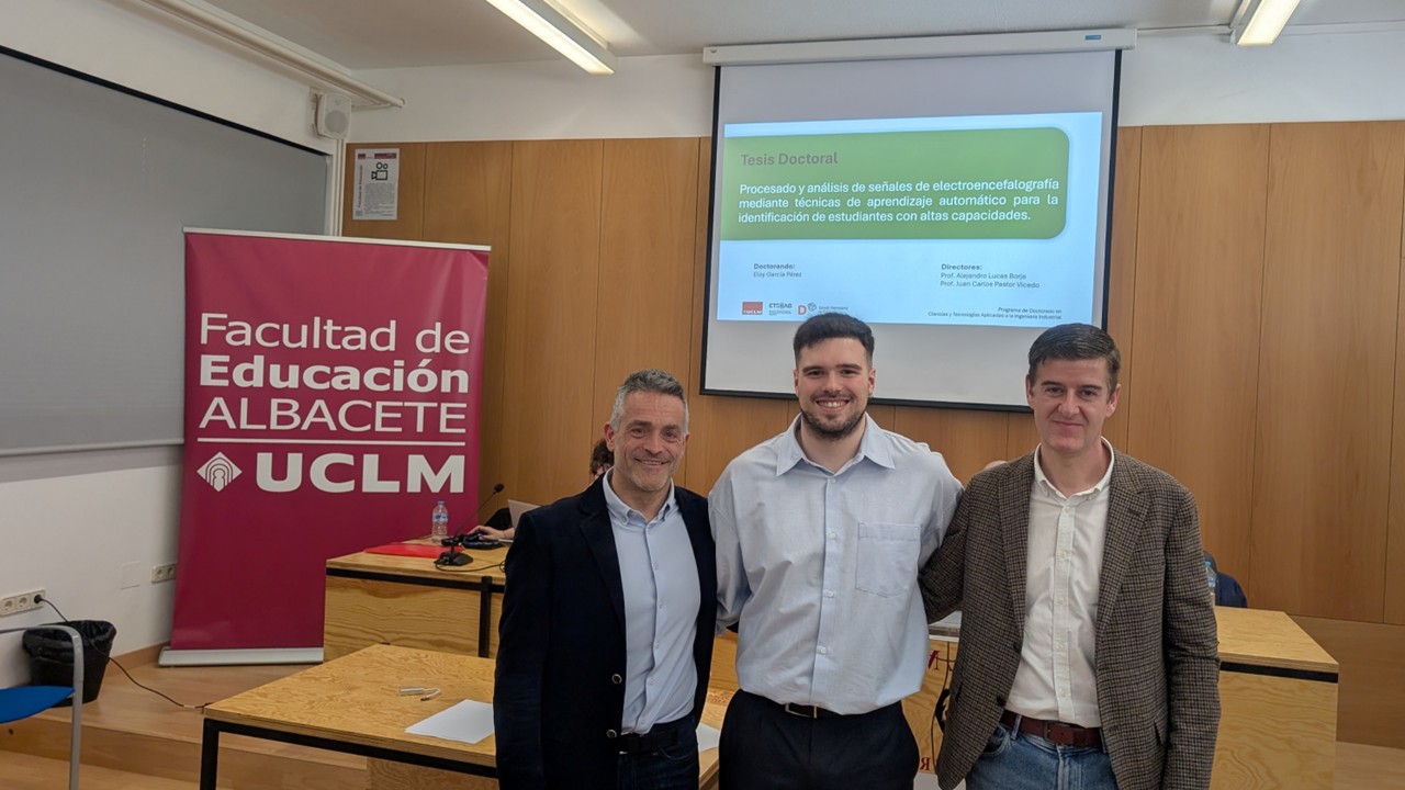 D. Eloy García Pérez ha defendido su tesis doctoral titulada "Procesado y análisis de señales de electroencefalografía mediante técnicas de aprendizaje automático para la identificación de estudiantes con altas capacidades", bajo la dirección del Dr. Alejandro Lucas Borja y el Dr. Juan Carlos Pastor Vicedo 