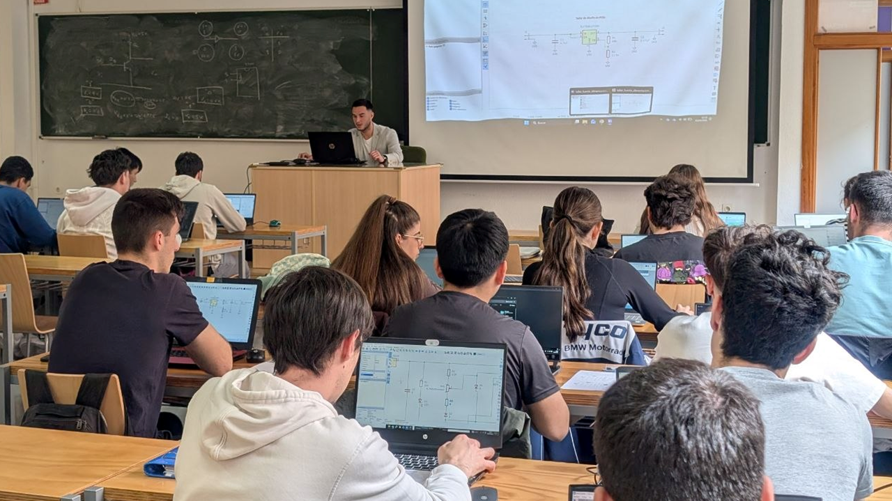 D. Constantino Rivera imparte seminario de especialización en diseño electrónico