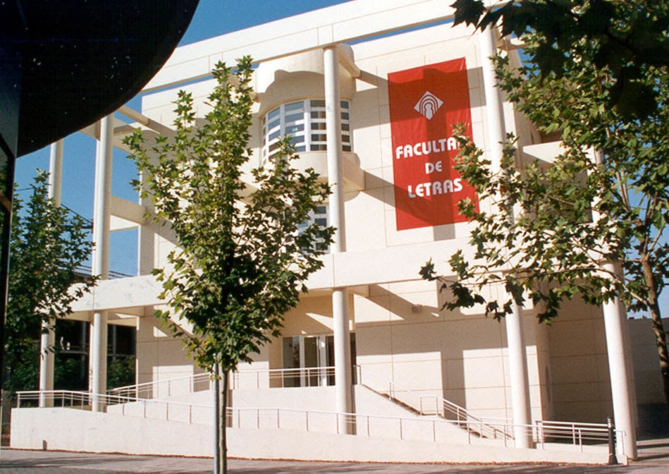 Fachada del Edificio de la Facultad de Letras de Ciudad Real