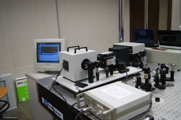 Picosecond time-resolved fluorescence spectrophotometer