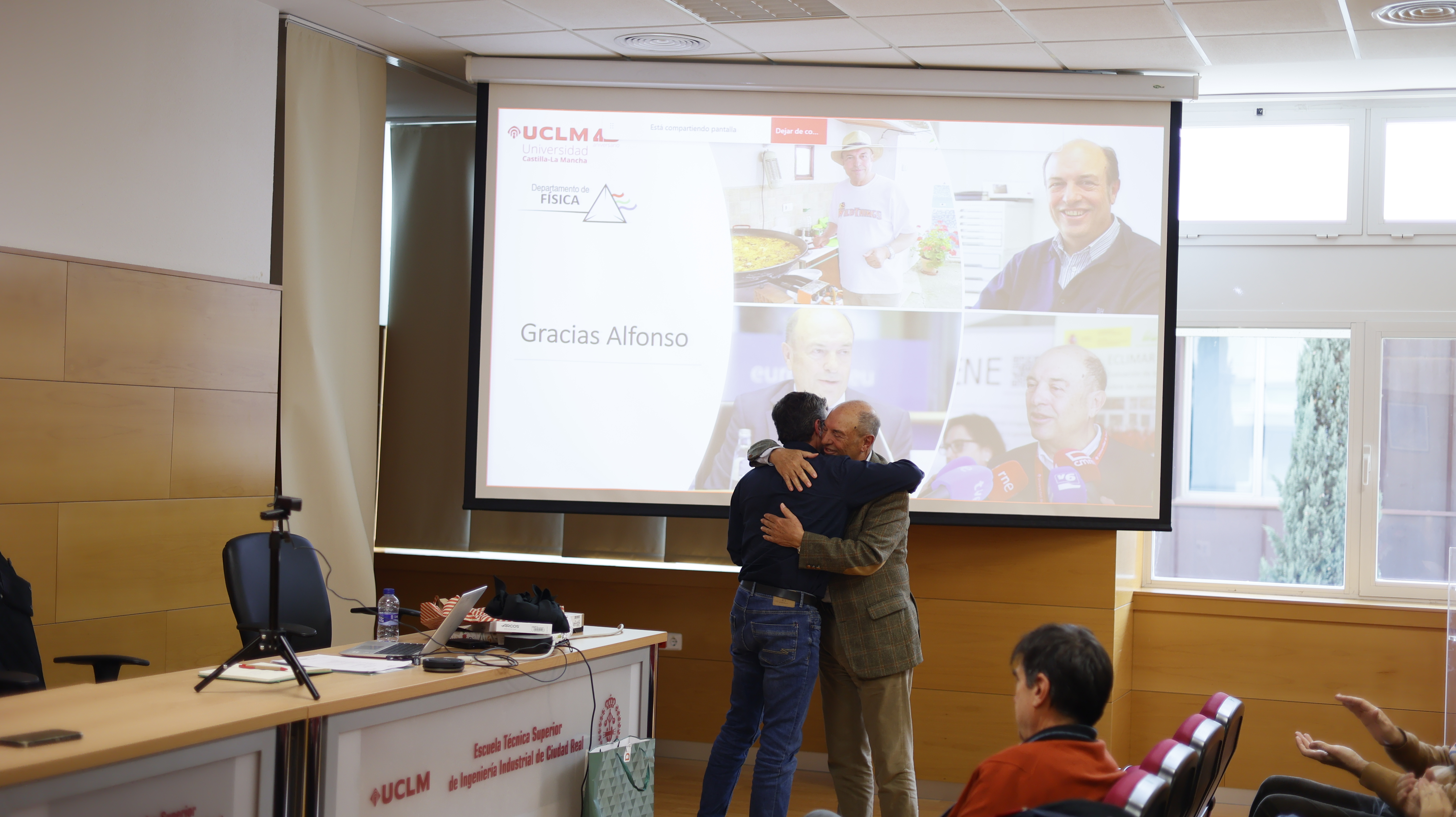 Reconocimiento a un profesor distinguido