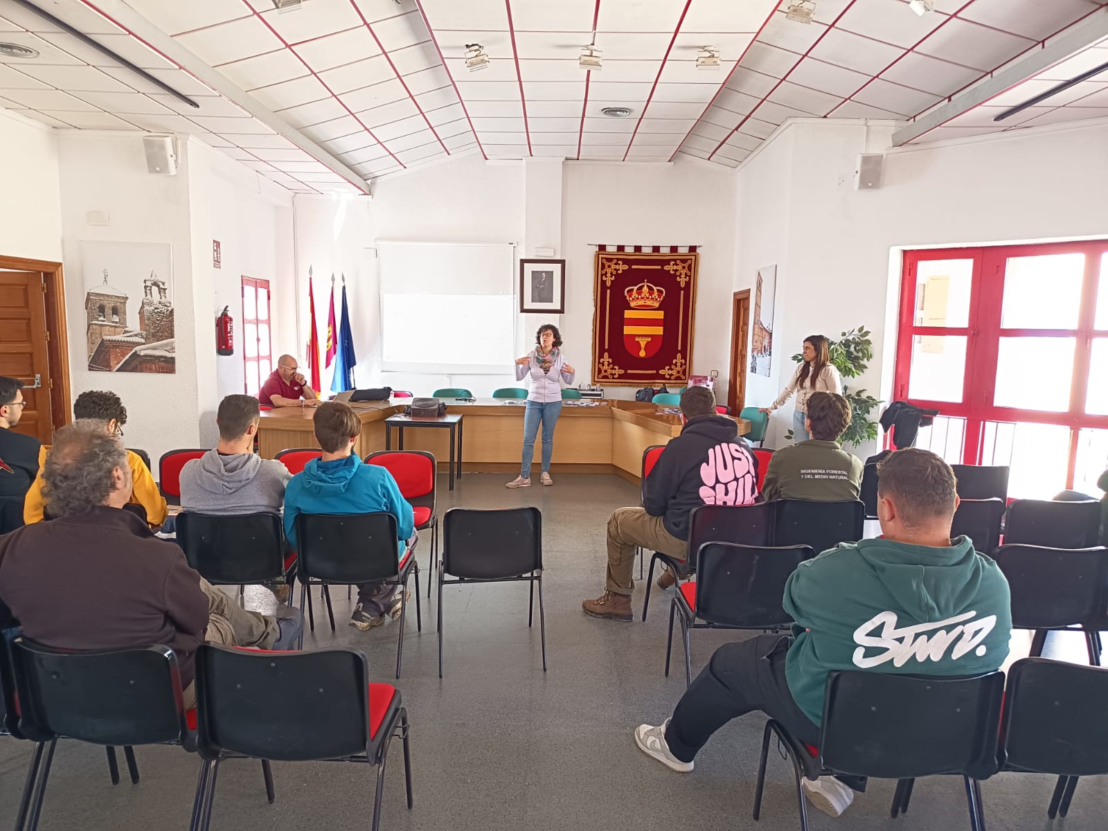 Elena López Bernabé explica la dinámica participativa centrada en la gestión del agua en el acuífero de la Mancha Oriental
