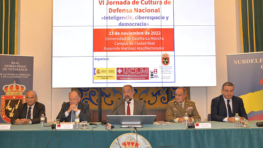 Investigadores y profesionales de las Fuerzas Armadas y de la Guardia Civil reflexionan en la UCLM sobre inteligencia, ciberseguridad y democracia