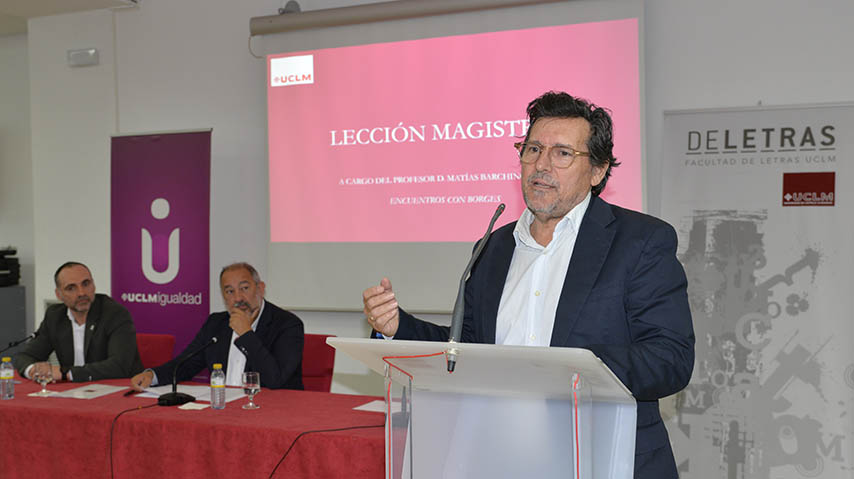Acto académico de la Facultad de Letras 2024.