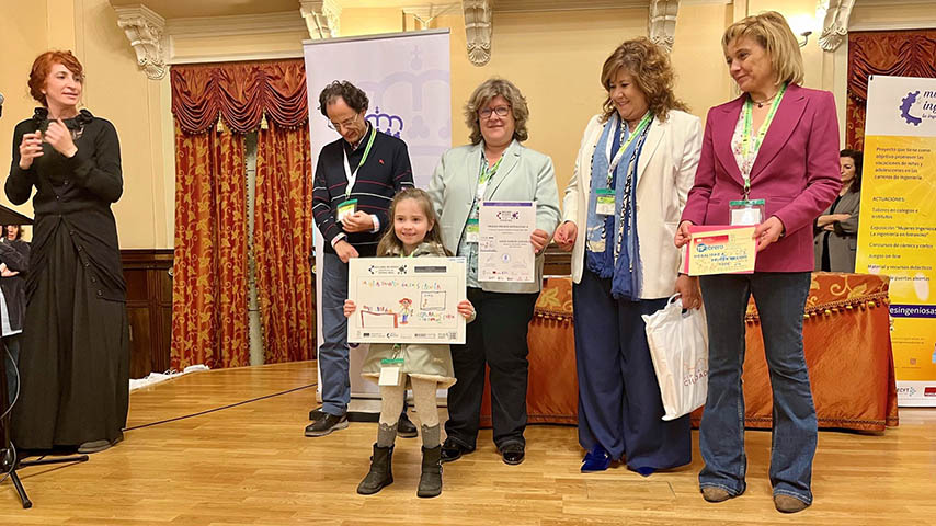 Lucía García González recoge su premio