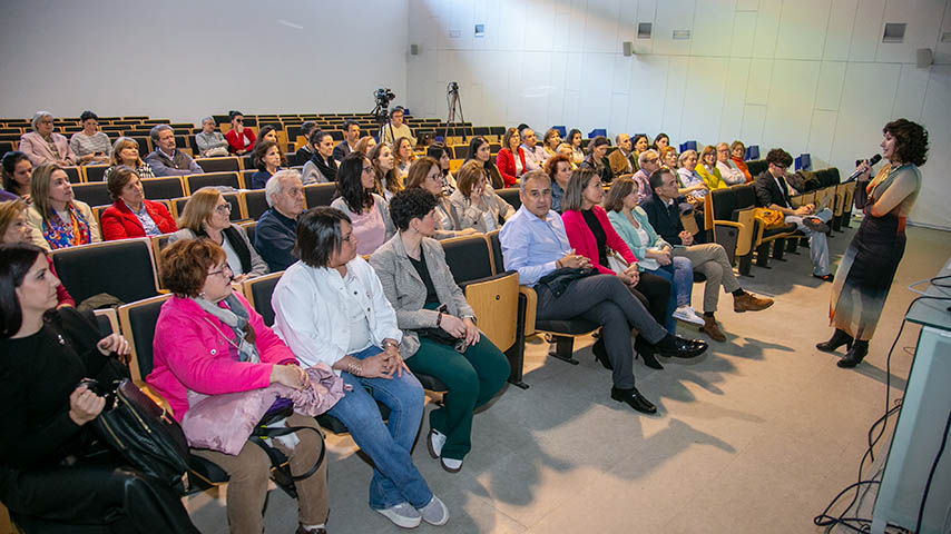 Conferencia de la doctora Cristina Romero en la UCLM.