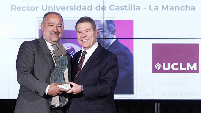 El rector, Julián Garde, y el presidente de CLM, Emiliano García Page.