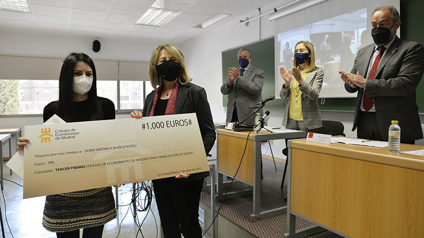El Colegio de Economistas de Madrid premia el TFG de la alumna de la UCLM Verónica Muñoz.