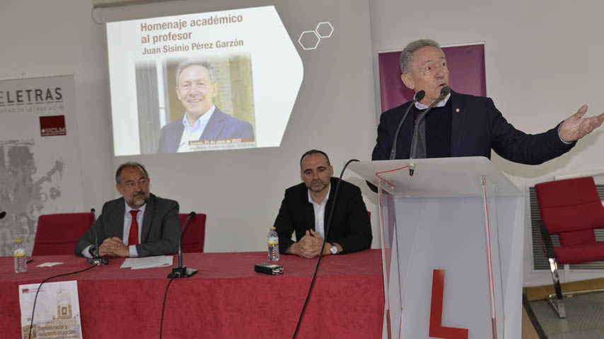 Homenaje de la Facultad de Letras a Juan Sisinio Pérez Garzón.