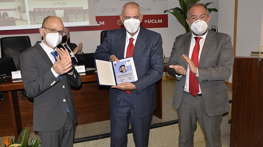 Homenaje de la Facultad de Ciencias y Tecnologías Químicas al profesor Ernesto Martínez Ataz.