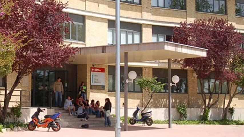 Fachada de la Facultad de Ciencias Sociales y Humanidades de Cuenca