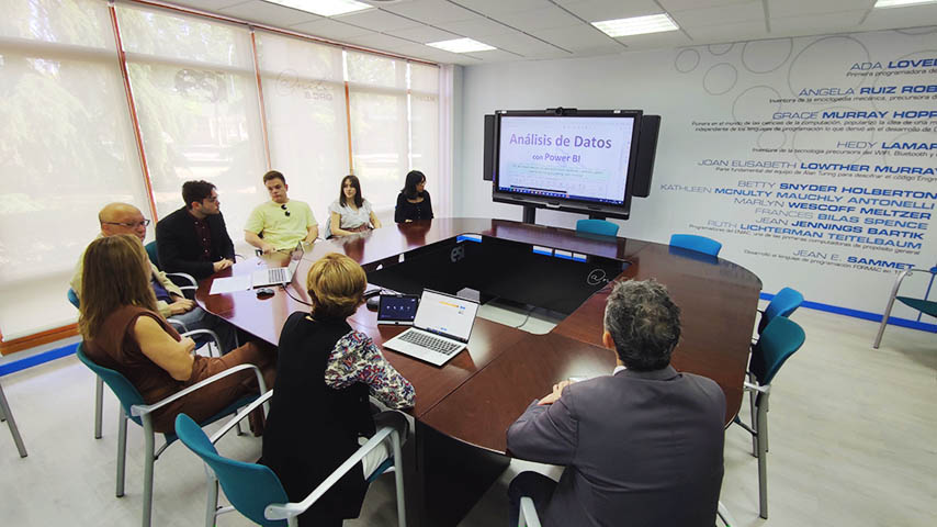 Entrega de diplomas del curso de análisis de datos power BI