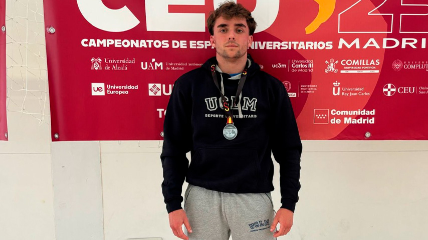 Carlos Vallejo Maroto, plata en el CEU de lucha 2025.