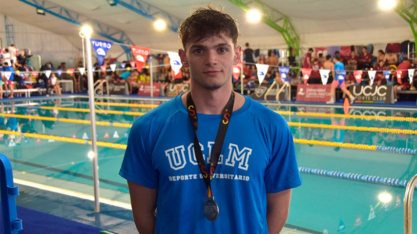 El equipo mixto de la UCLM, Israel Sánchez Infantes Hita y Aitor Machuca Pérez-Higueras consiguen medalla en el CEU de Natación.
