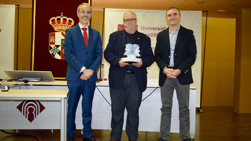 PremioHonor_Humanidades_RIcardoBelendez