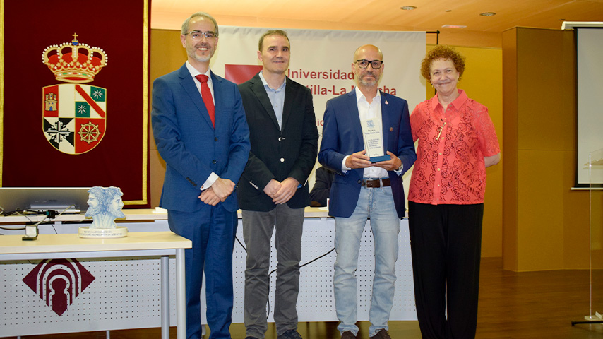 PremioHonor_Humanidades_RIcardoBelendez