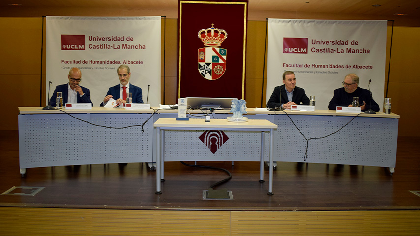 PremioHonor_Humanidades_RIcardoBelendez