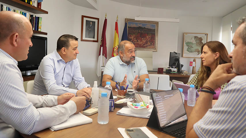 El rector y varios responsables de la Consejería de Agricultura.