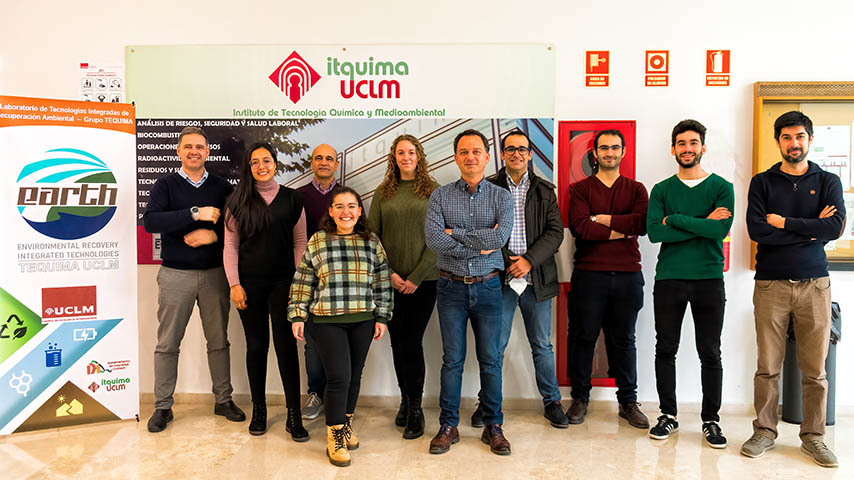 Un estudio de la UCLM demuestra que se puede producir agua oxigenada a partir de la valorización de plantas contaminadas.