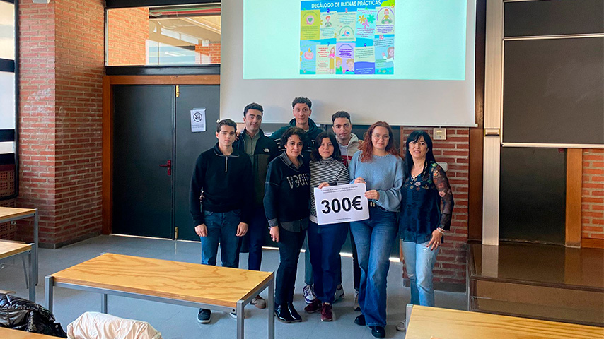 Entrega de la donación a AFANION del proyecto de micronegocio en la asignatura Creación de Empresas Innovadoras.