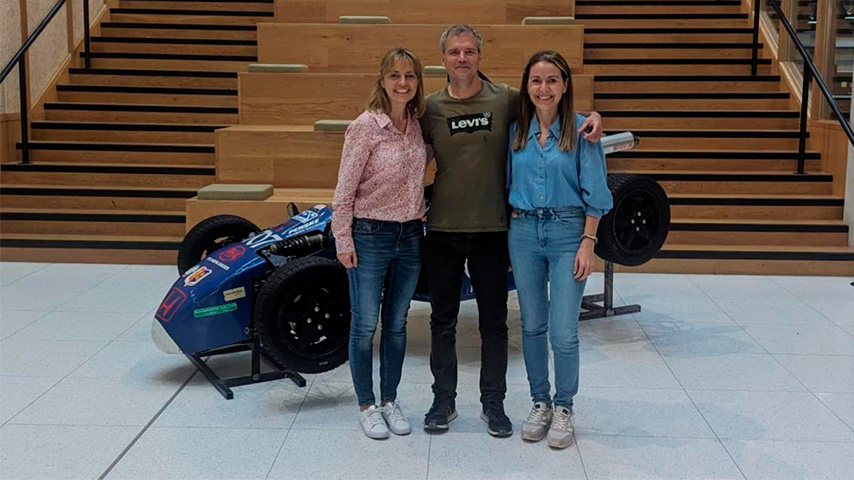 De izquierda a derecha,  Reyes García, José Martín Herreros y  Ana Romero durante una estancia en la Universidad de Birmingham con la beca Erasmus + de la UCLM.