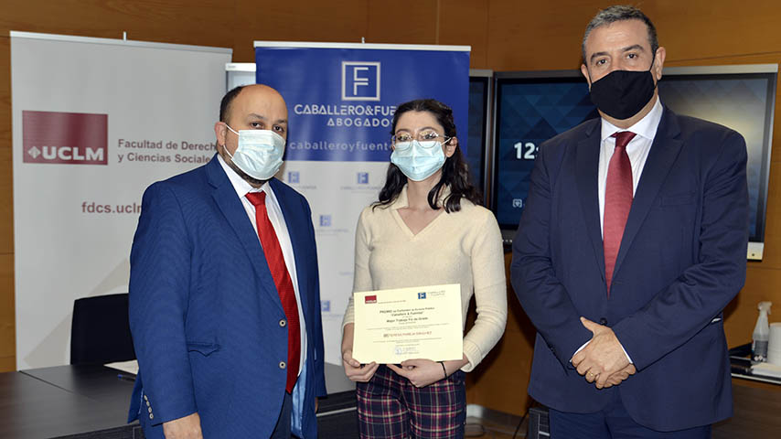 Entrega del premio del III Certamen 'Caballero y Fuentes'.