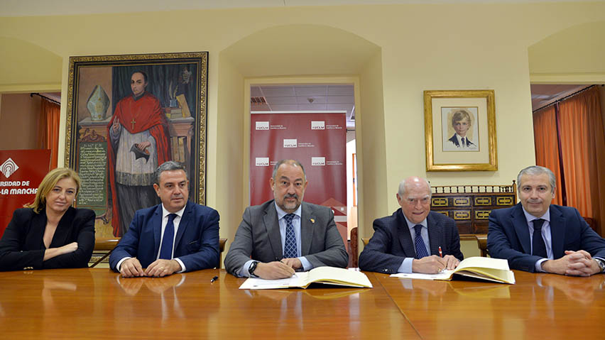 Convenio entre la UCLM y el Colegio Oficial de Abogados de Ciudad Real.