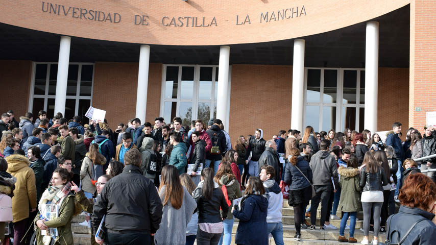 Visita de estudiantes preuniversitarios a la UCLM.