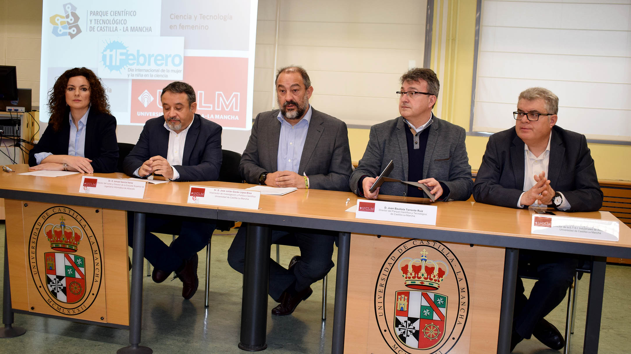 Presentación Mujer en la Ciencia con PCYT