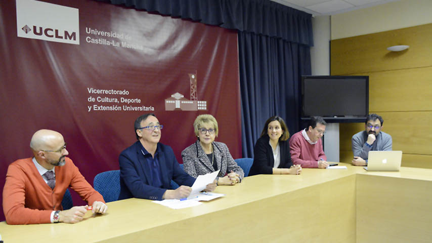 Momento en el que el jurado del premio abre la plica para dar a conocer al ganador.