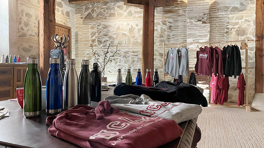 Tienda UCLM en Toledo.