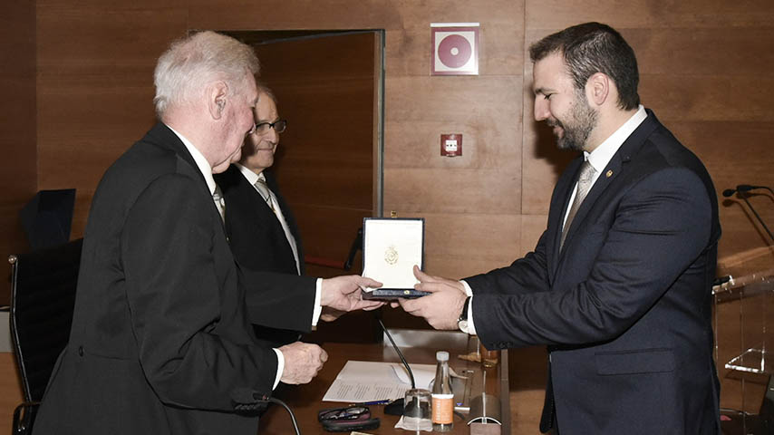 Luis Saucedo Mora recoge la Medalla de la Real Academia de Ingeniería