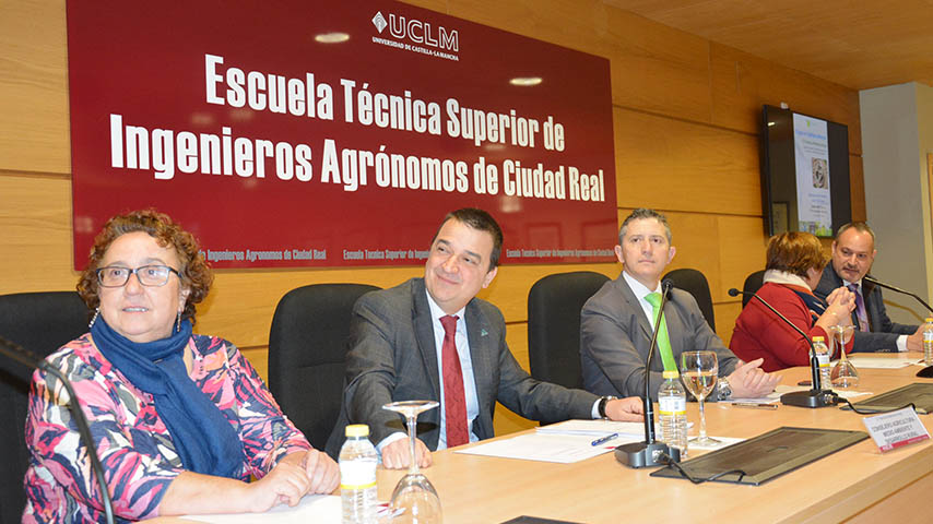 Conferencia del consejero de Agricultura en la Escuela de Agrónomos de Ciudad Real.