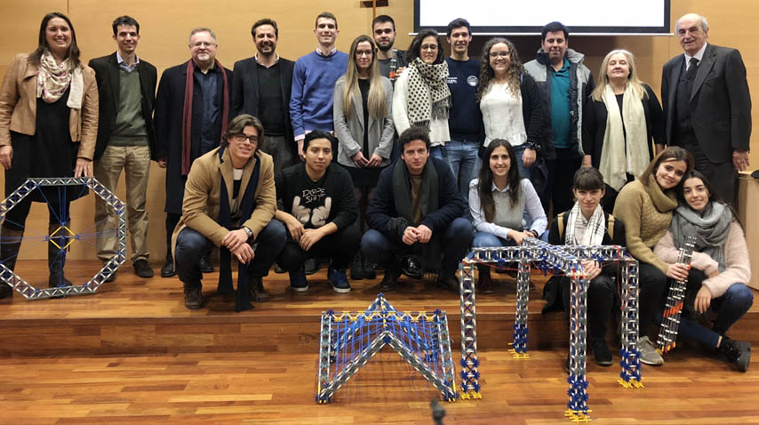 Alumnos de la Escuela de Caminos, en la I International Competition of Table-Like 3D Structures.