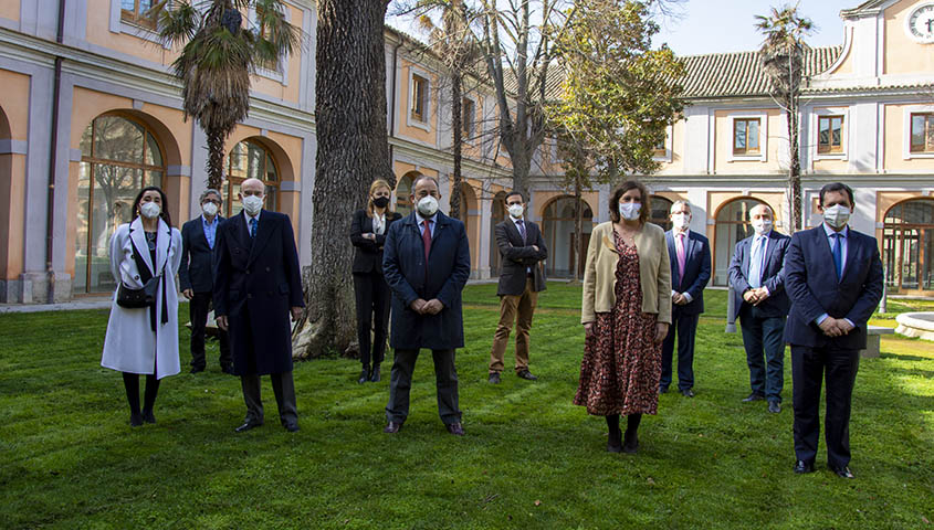 Representantes de la UCLM, JCCM y Fundación Globalcaja en el Campus de Toledo.