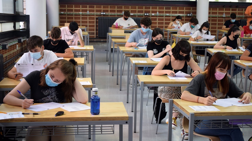 Un grupo de estudiantes hace la EvAU en la convocatoria de 2021