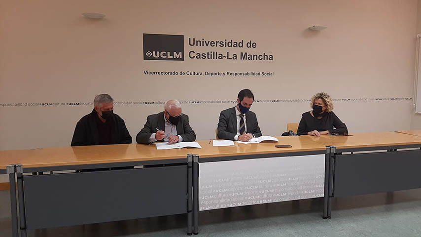 Firma del convenio entre la UCLM y la RACAL