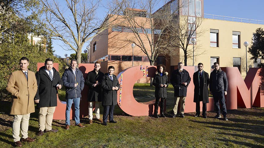 Los estudiantes de la UCLM conmemoran el Día Mundial contra el Cáncer.