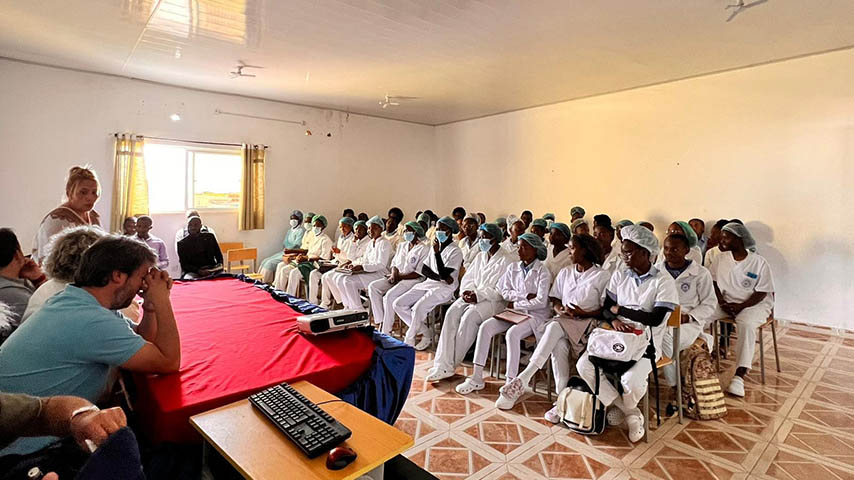 Profesores de la UCLM forman a enfermeras en Angola