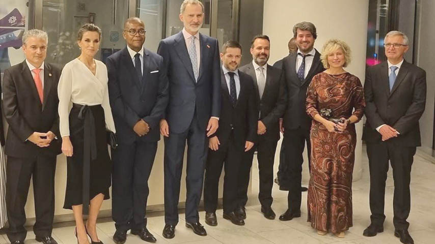La delegación de la UCLM, con los reyes de España en Angola