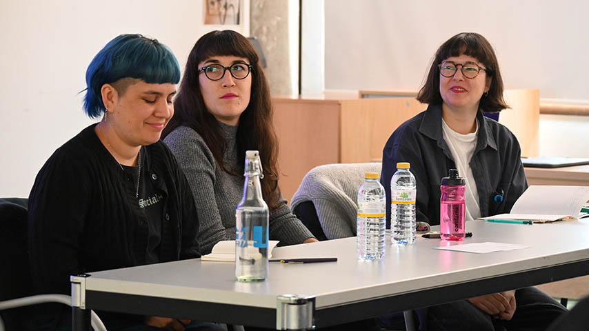 Daffne Valdés Vargas, Paula Cometa Stange y Sibila Sotomayor Van Rysseghem, el Colectivo Las Tesis, en Cuenca