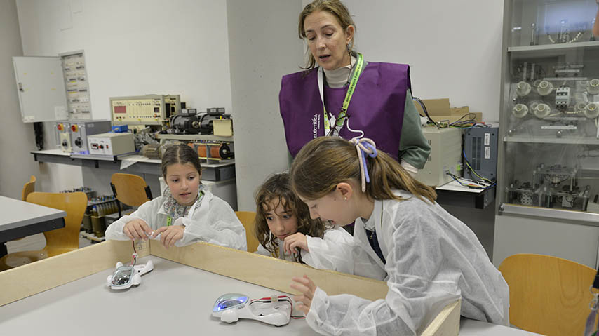 La UCLM celebra el Día Internacional de la Mujer y la Niña en la Ciencia.