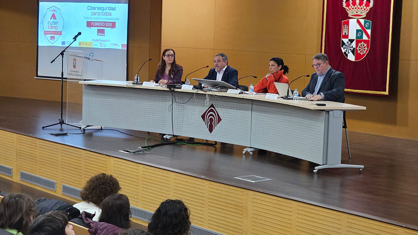 Inauguración del evento Cybercamp por el 11F
