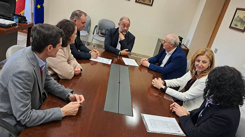El rector con responsables del Aula Fk2 Innova