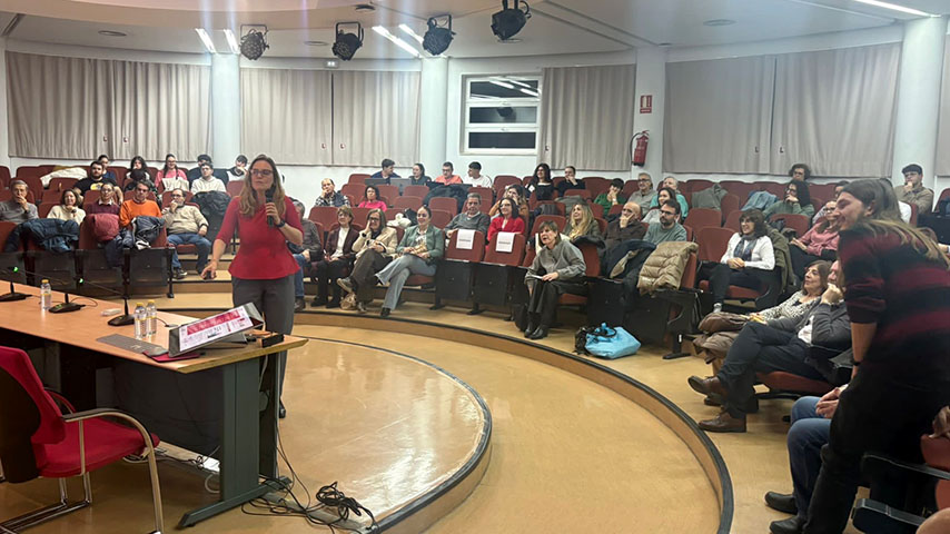 La psiquiatra Abigail Huertas durante su conferencia