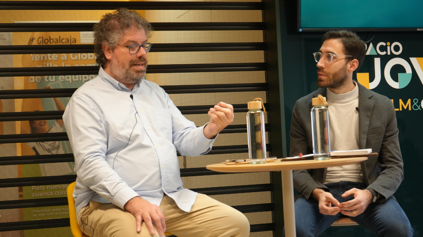 El escritor Sergio del Molino en el campus de Cuenca.